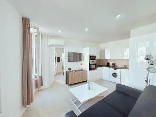 Appartement 2 pieces rénové avec clim, Wi-Fi et tout équipé - Proche de rue d'Antibes et Palais des Festivals - 0