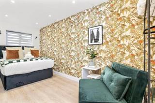 Spacious 4-Bed App Near Heathrow, Sleeps 10 - Cowley - 5