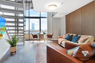 KozyGuru Darling Harbor View Stylish Loft - 0