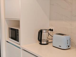 Modern Comfort in Hillcrest - Hamilton - 8