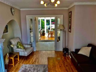 5 min Drive to Trafford Centre and15 Manchester City - Urmston - 6