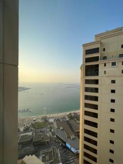Luxurious JBR Beach Facing 4BHK - 3