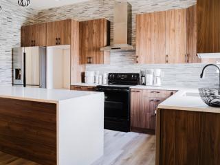 Spacious 5-Bedroom Home in Murray with Garden Views - Murray - 3