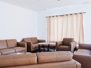 Spacious 5-Bedroom Home in Murray with Garden Views - Murray - 6