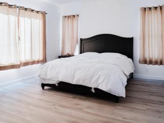 Spacious 5-Bedroom Home in Murray with Garden Views - Murray - 8