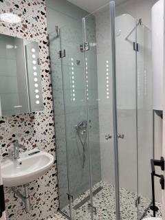 Lovely Stylish Brand New Flat - 7