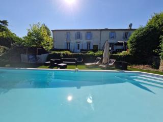 Spacieuse maison avec piscine et parc de 6000 m2 - Bieujac - 0