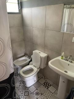 Hermosa Casa con Pileta Compartida a Dos Cuadras del Río - Córdoba - 1
