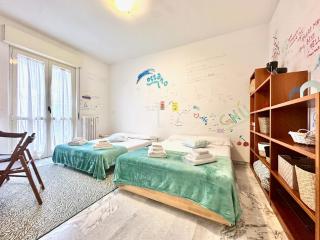 Golden Luxe - Graffiti House - Milan - 0