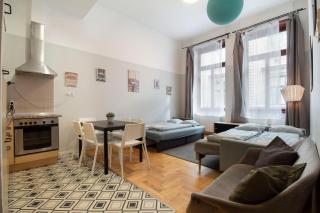 2 Bedroom Central Apt inside Gozsdu Passage - Budapest - 0