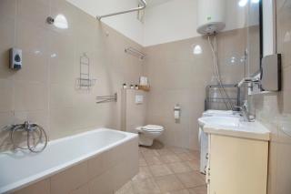 2 Bedroom Central Apt inside Gozsdu Passage - Budapest - 2