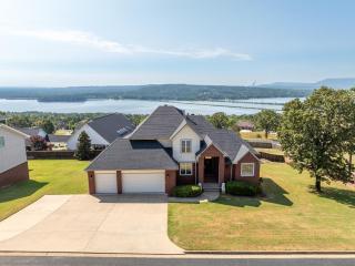 Adelines Lake View Elegant Home in Gated Community Sleeps 15 - Russellville - 0