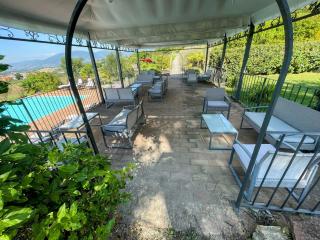 Spoleto Poolside - apt sleeps 4 on beautiful campus - 1 km max Spoleto central - 1