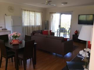 Tinaroo Sunset Retreat - Barrine - 4