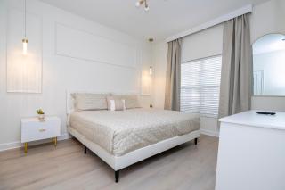 4812 BR - Enchanted Lakeside Escape Luxurious Family Retreat - 4