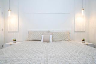 4812 BR - Enchanted Lakeside Escape Luxurious Family Retreat - 3