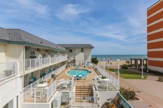 Oceanfront VA Beach Condo Enjoy Fall Festivities! - 8