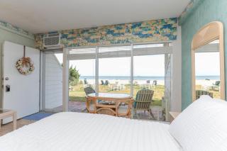 Oceanfront VA Beach Condo Enjoy Fall Festivities! - 6