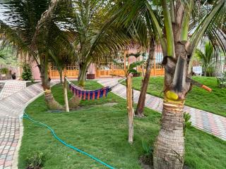 Sirena's Beach & Surf Club - 4