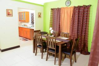 Tropical Escape in Richmond with Pool & Gym Perfect Paradise Getaway Sleeps 7 Perfect for Families - 5
