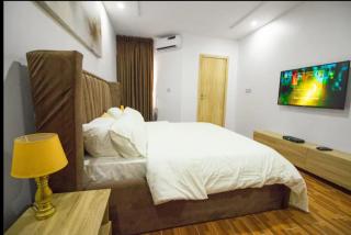 1 Bedroom Studio Apartment Ensuite Shortlet Serviced Apartment With Swimming Pool - 8