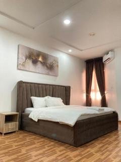 1 Bedroom Studio Apartment Ensuite Shortlet Serviced Apartment With Swimming Pool - 3