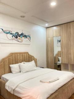 1 Bedroom Studio Apartment Ensuite Shortlet Serviced Apartment With Swimming Pool - 2