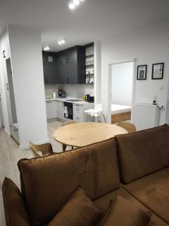 Kameralny NOWY Apartament w centrum miasta, Duży Parking, FV, Luksusowo wyposażony, PS5, Balkon, Klimatyzacja, Taras, Winda, Wyposażona kuchnia - Starogard Gdański - 8