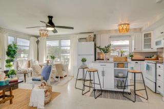 Dock and Lanai Waterfront Punta Gorda Cottage - Punta Gorda - 4