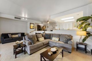 Ocean Bliss Awaits - Spacious Lanai - Outdoor Grill - Golf Course Views - 4