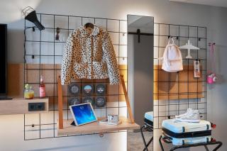 Moxy Cologne Bonn Airport - 2