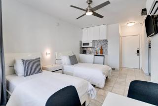Best Beach Location - Wi-Fi, TV & Amenities - 3