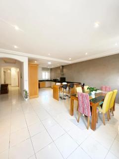 Spacious 4-Bedroom Apartment with Sea View - St Julian's - 0