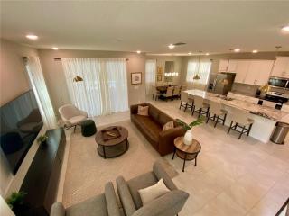 Exquisite Luxury Home with Pool Retreat - Solara - 8949 - 5