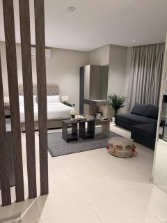 Modern Double Bedroom & Terrace in AlMalqa - Riade - 0