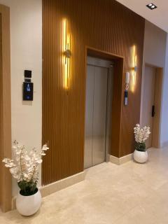 Modern Double Bedroom & Terrace in AlMalqa - Riade - 6