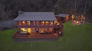 Bigfoot's Hideaway Themed Cabin, Views, Pet Friendly, Hot Tub, Fireplace - Sevierville - 2