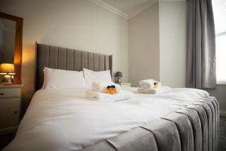 Seafront apartment with Off Road Parking - 4