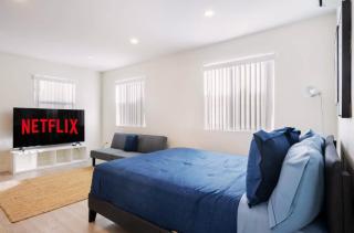 Prestige Studio Haven at Burbank - 5