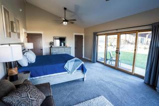 Sleeps 40, Pool House - Garden City - 6