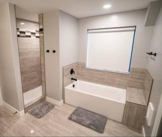 Sleeps 40, Pool House - Garden City - 5