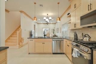 Urban Plaza Luxe 1-Family- Steps away from Plaza District - 0