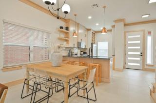 Urban Plaza Luxe 1-Family- Steps away from Plaza District - 1