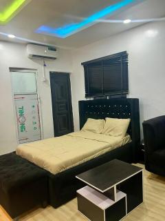 Sleek & Cozy One-Room Hideaway - Lagos - 1
