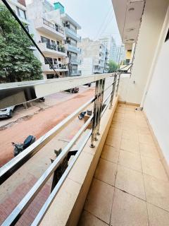 Our AC Home 100m away from medanta hospital - Gurgaon - 4