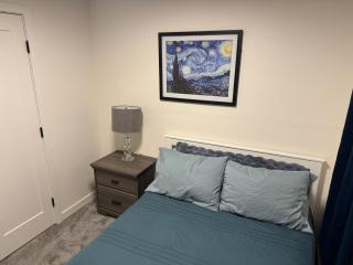 One bedroom with shared bathroom at Jellys Cozy Home - Tacoma - 5
