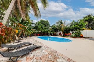 1 Mi to Beach Sunny Lantana Cottage with Pool! - Lantana - 8