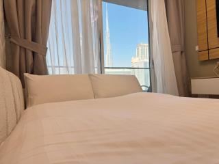 Burj Khalifa View 1 Bedroom Apartment With Balcony For Up To 4 Person - 2