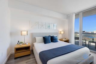 Modern 1BR with Pool & Balcony - Hallandale Beach - 9