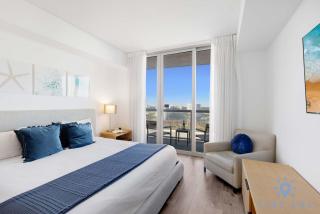Modern 1BR with Pool & Balcony - Hallandale Beach - 4